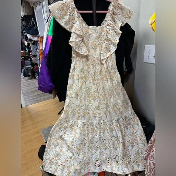 En Saison Opposites Eyelet Yellow Floral Midi Dress Size Medium Retail $176 - Picture 3 of 4